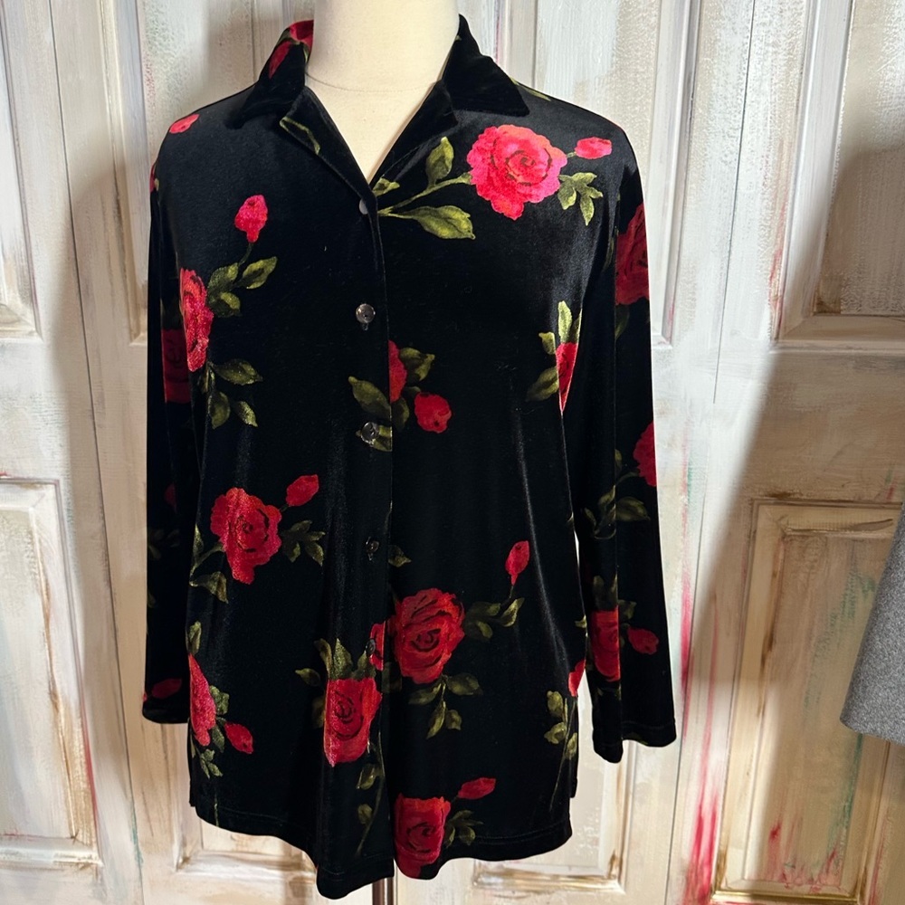 Super cute Velour Floral Velvet Button-Up Top